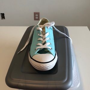 Converse tennis shoes